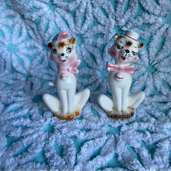 Vintage Salt & Pepper shaker set Anthropomorphic kitty cats with bows - Picture 2 of 9